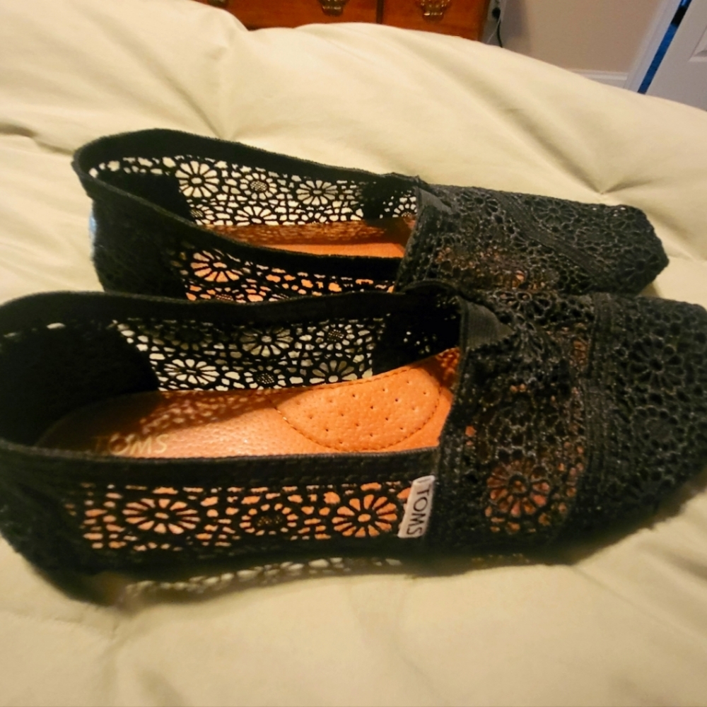 Tom's Black Lace Shoes Size 9